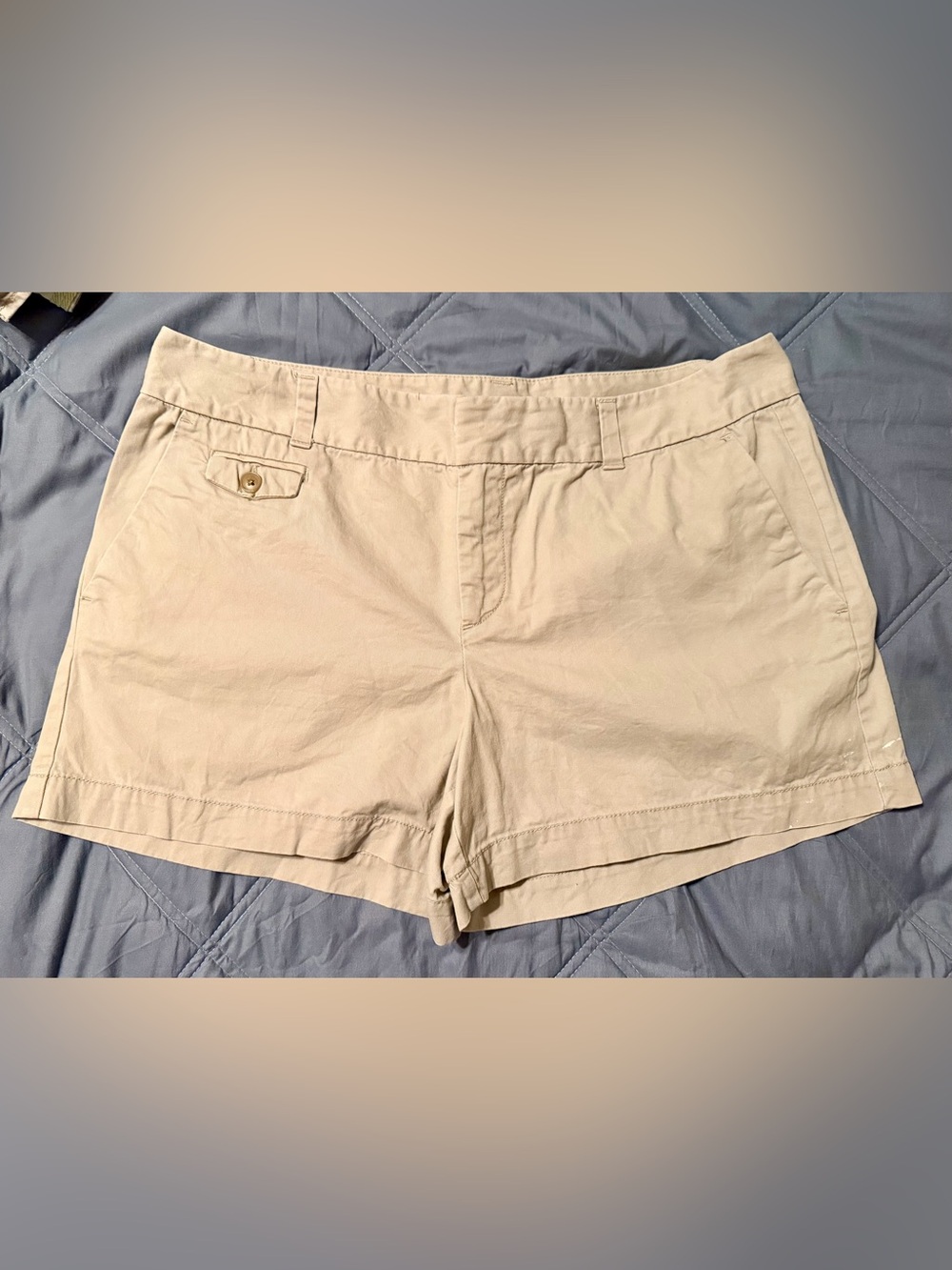 LOFT Women's Light Beige Casual Cotton-Blend Shorts 4” inseam.